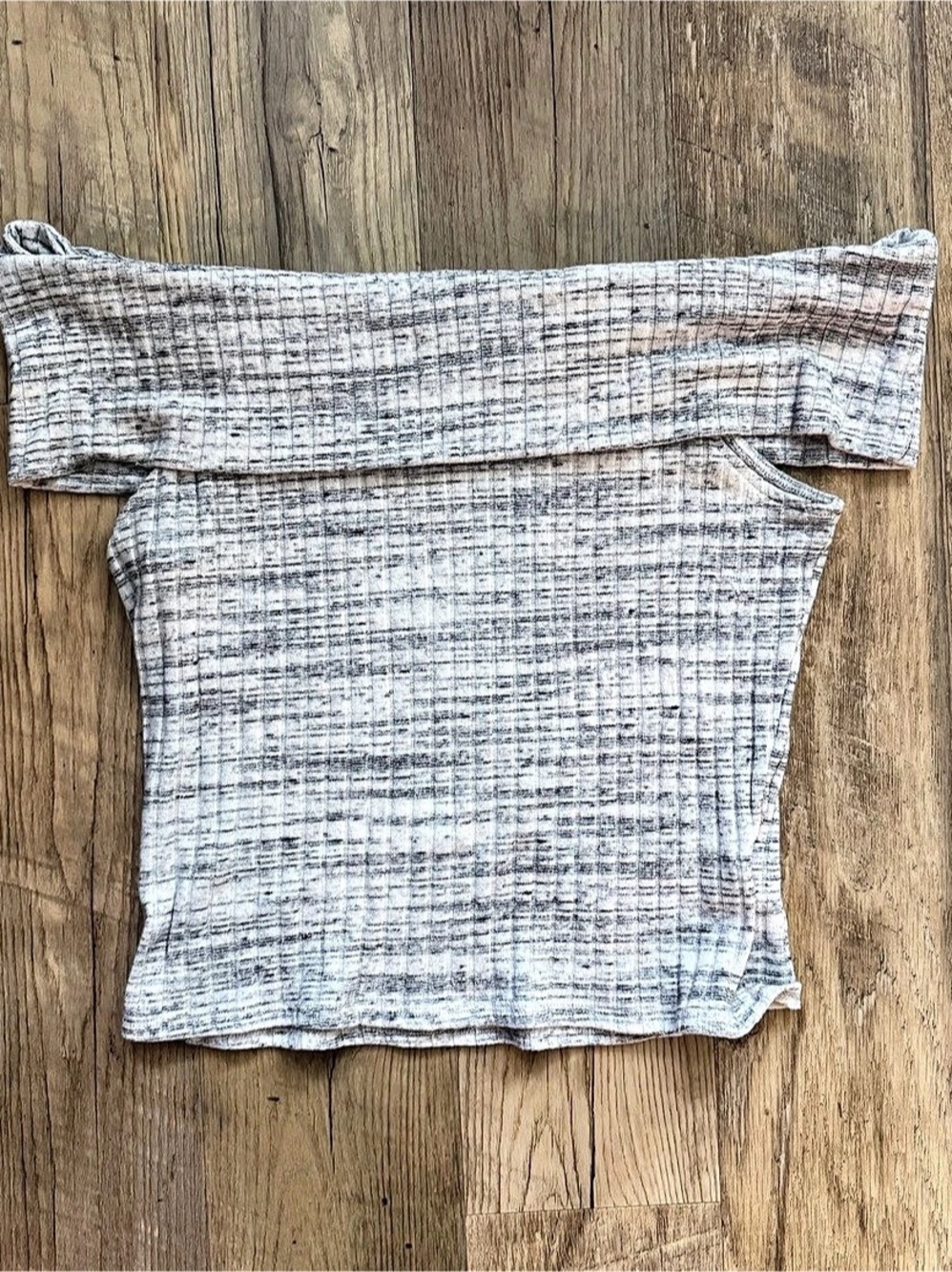 Express Off Shoulder Crop Top in Gray & White Size XL